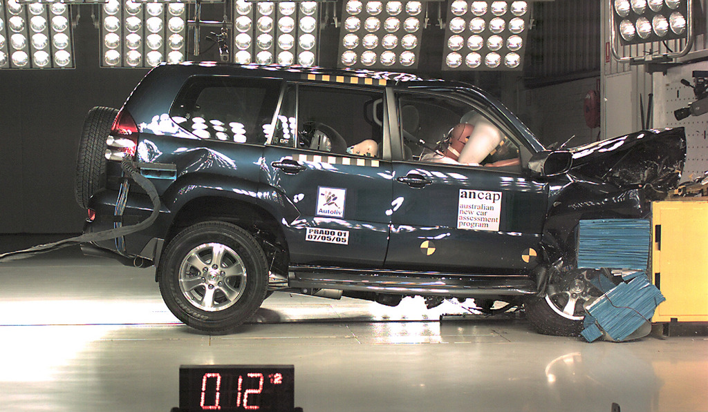 Toyota land cruiser prado 93. Тоета лэнд крузер пралг. Тойота land cruiser 150 (prado). Тесты land cruiser prado. Тойота ленд крузер прадо 150.